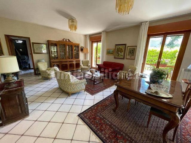 Villa bifamiliare viale Giunone 41, Mondello Valdesi, Palermo