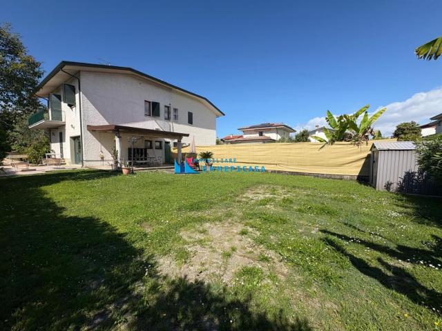 Villa Bifamiliare arredata in affitto, Montignoso cinquale