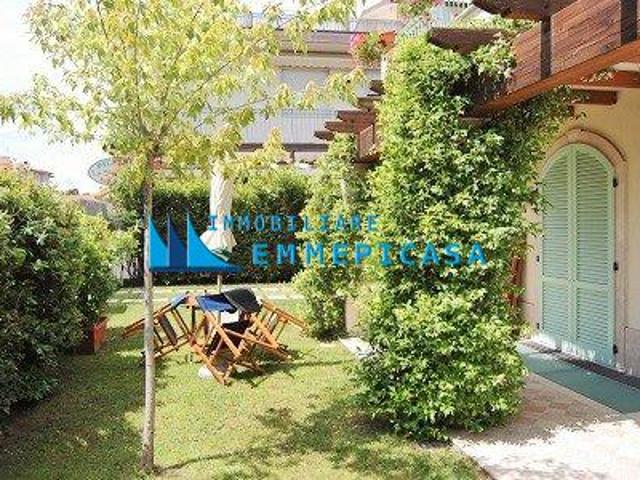 Villa Bifamiliare arredata in affitto, Montignoso cinquale