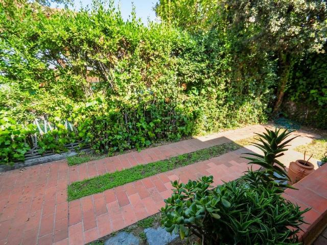 Villa bifamiliare, buono stato, 130 m², Pietrasanta
