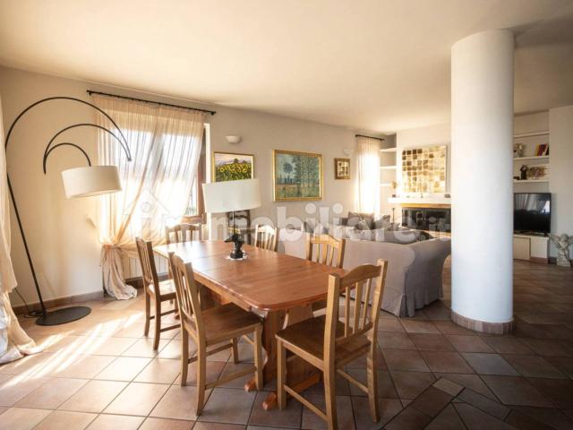 Villa bifamiliare, buono stato, 160 m², Castelletto Sopra Ticino