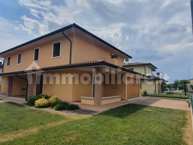 Villa bifamiliare, buono stato, 200 m², Lanzé, Quinto Vicentino