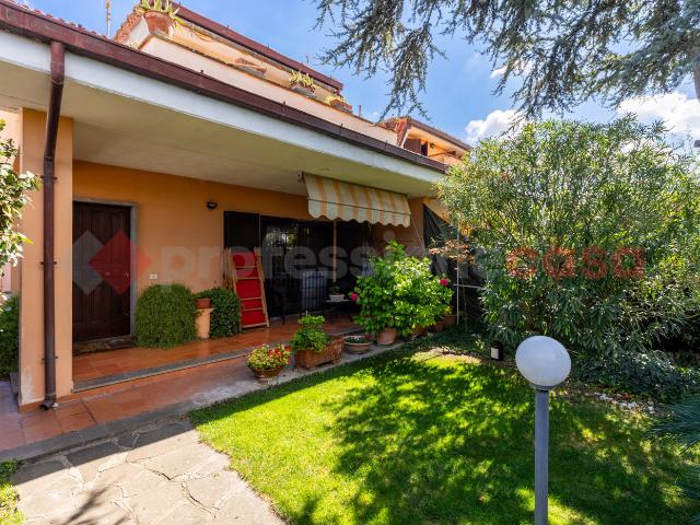 Villa Bifamiliare con giardino a Ciampino
