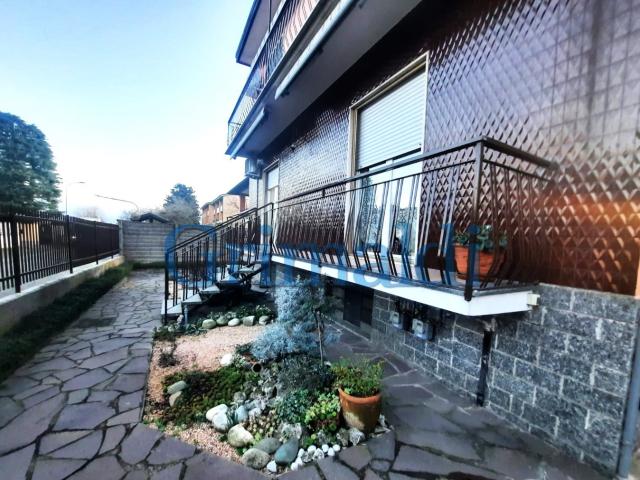 Villa Bifamiliare con giardino a Corbetta