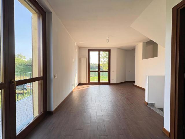 Villa Bifamiliare con giardino a Marcallo con Casone