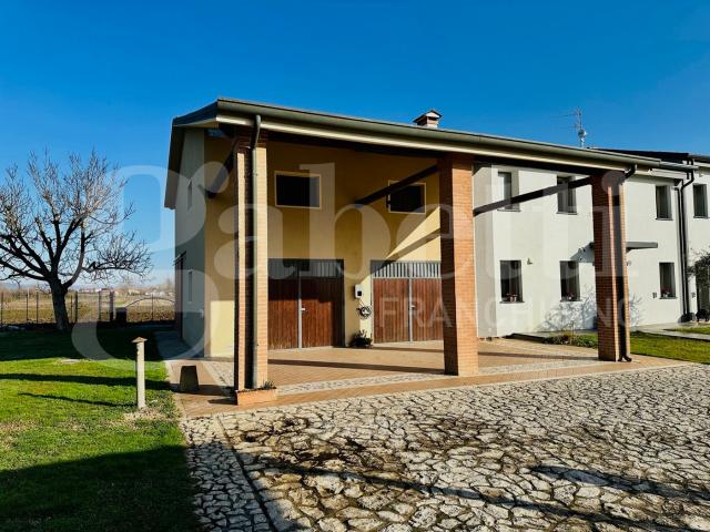 Villa Bifamiliare con giardino a Noventa Vicentina