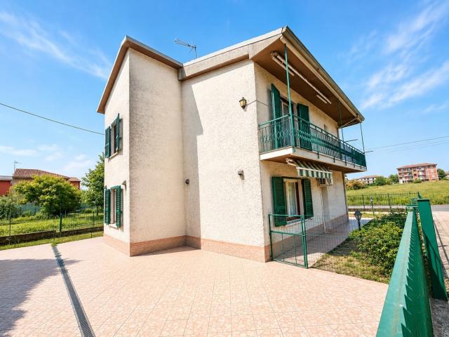 Villa Bifamiliare con giardino a Portalbera