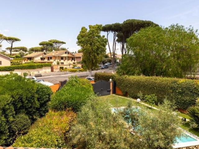 Villa Bifamiliare con giardino a Roma