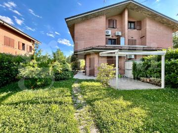 Villa Bifamiliare con giardino a San Lazzaro di Savena
