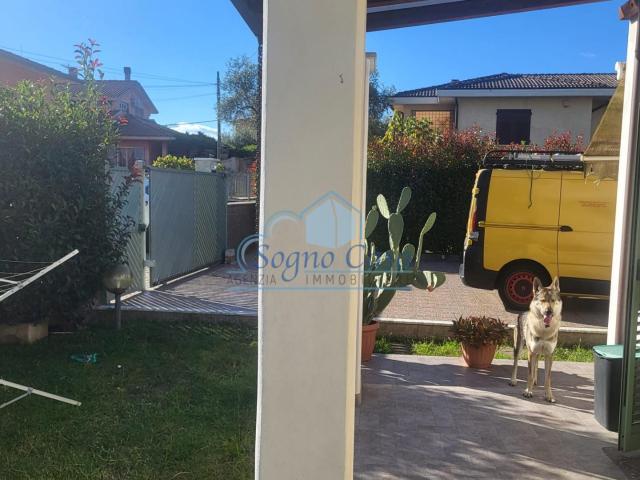 Villa Bifamiliare con giardino, Ortonovo dogana