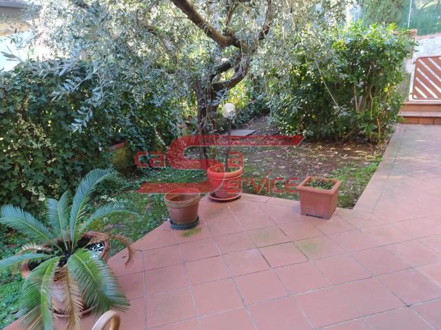 Villa Bifamiliare con giardino, Montecatini Terme zona nord
