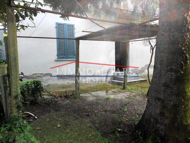 Villa Bifamiliare con giardino, Massa marina di