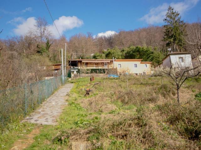 Villa Bifamiliare con giardino, Massa pariana