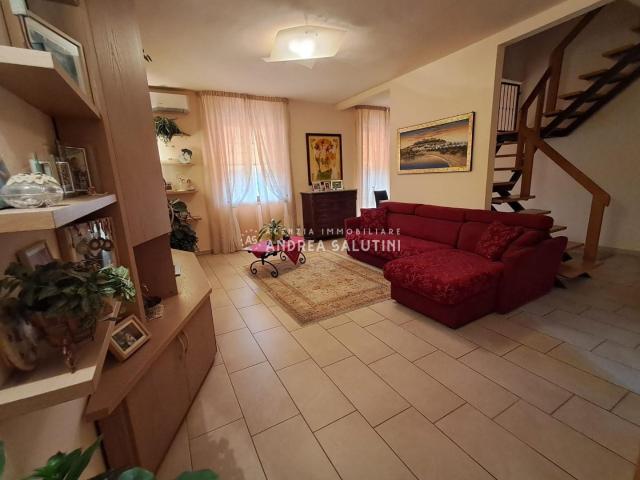 Villa Bifamiliare con giardino, Pontedera oltrera