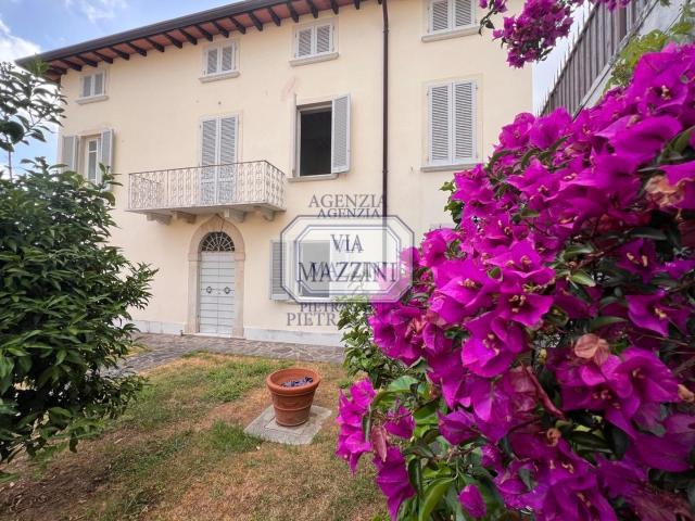 Villa Bifamiliare con giardino, Pietrasanta capezzano