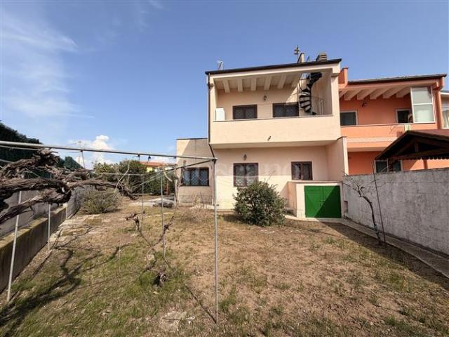 Villa Bifamiliare di 110 mq a Tor San Lorenzo, Nuova California, Landriana Ardea