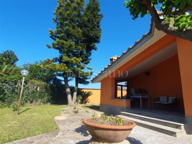 Villa Bifamiliare di 120 mq a Fregene, Maccarese, Le Vignole Fiumicino