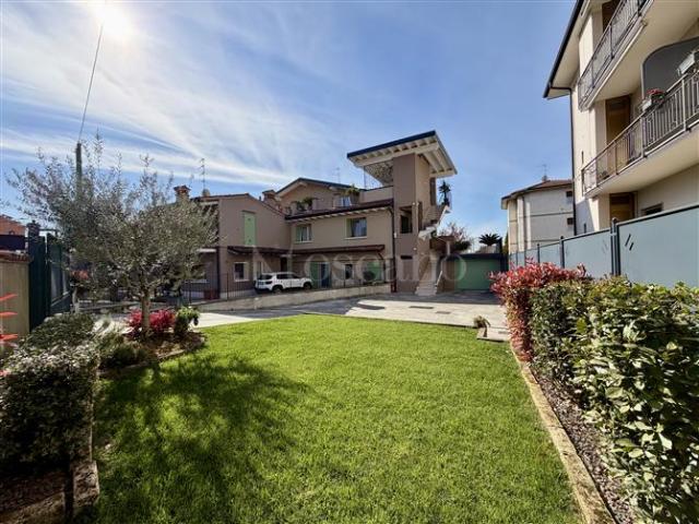 Villa Bifamiliare di 137 mq a Piazza Gussago