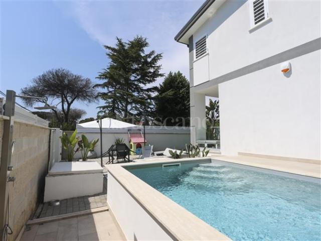 Villa Bifamiliare di 140 mq a Axa, Casal Palocco, Infernetto Roma