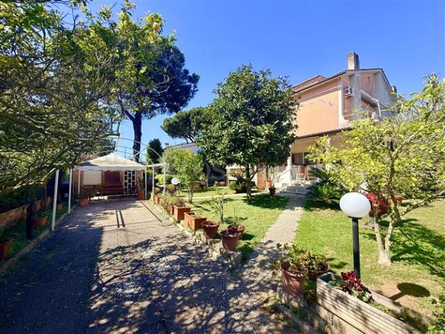 Villa Bifamiliare di 150 mq a Cioccati, Zucchetti Nettuno