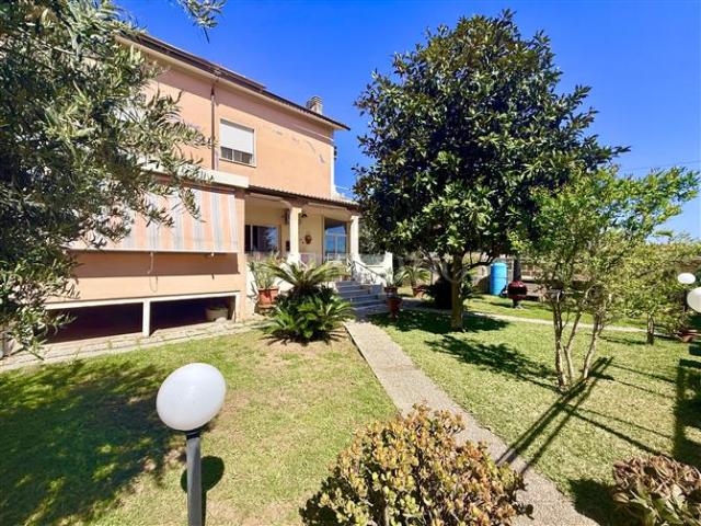 Villa Bifamiliare di 150 mq a Cioccati, Zucchetti Nettuno