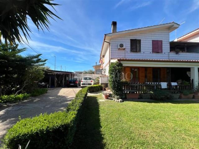 Villa Bifamiliare di 170 mq a Fiumicino Paese, Focene, Isola Sacra, Parco Leonardo Fiumicino