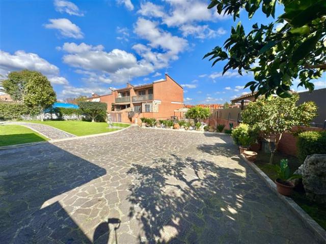Villa Bifamiliare di 215 mq a Mezzocammino, Spinaceto, Tor de' Cenci Roma