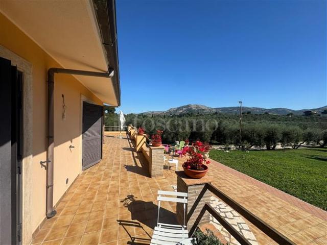 Villa Bifamiliare di 220 mq a Centro Cisterna di Latina