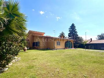 Villa Bifamiliare di 260 mq a Anagnina, Romanina, Tor Vergata Roma