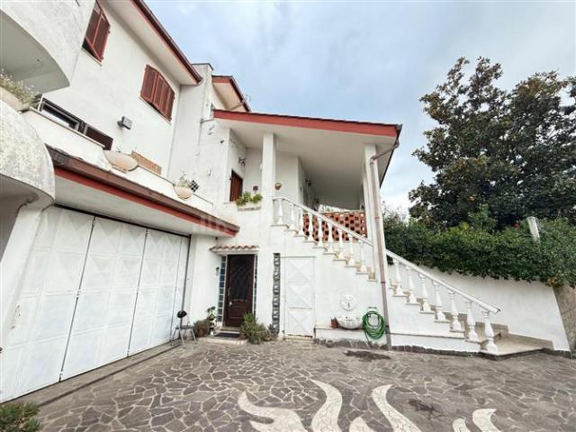 Villa Bifamiliare di 354 mq a Ciampino