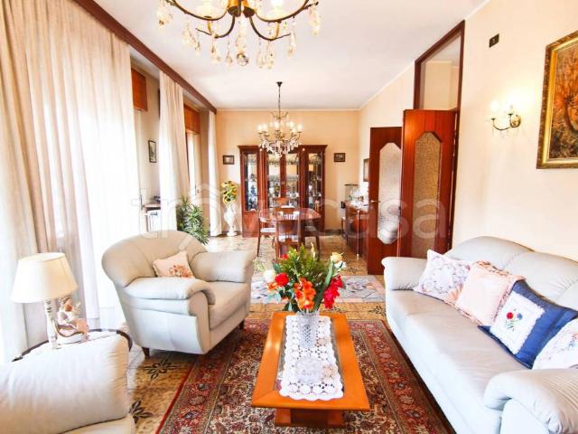 Villa bifamiliare in vendita a Cogliate via delle Primule, 2