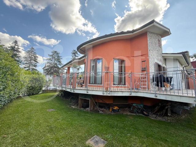 Villa bifamiliare in vendita a Contigliano