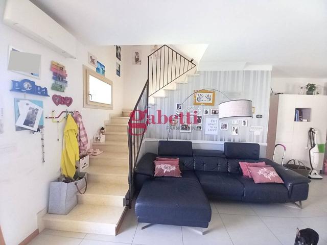 Villa bifamiliare in vendita a Coriano