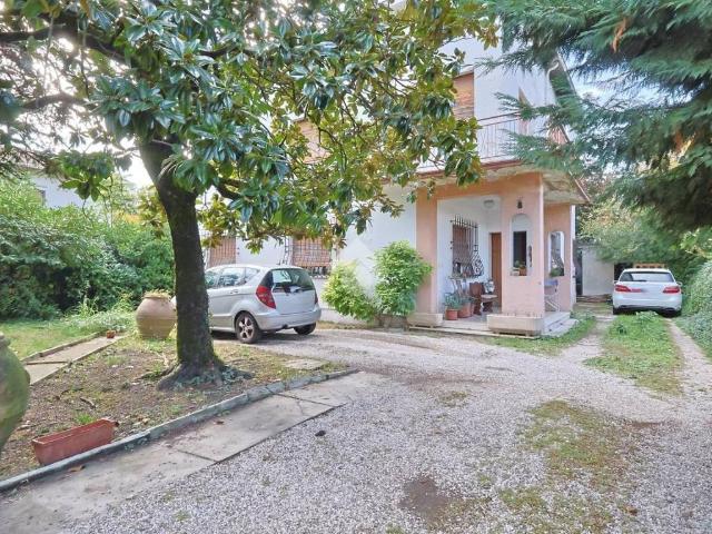 Villa bifamiliare in vendita a Correggio viale Risorgimento