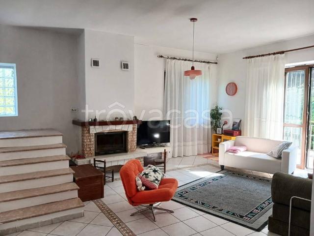 Villa bifamiliare in vendita a Cavagnolo via Roccabauda, 10