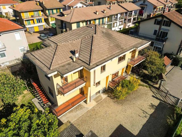 Villa bifamiliare in vendita a Cavour
