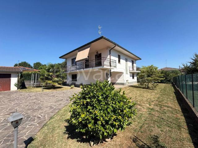 Villa bifamiliare in vendita a Cadorago via Vittorio Alfieri, 4