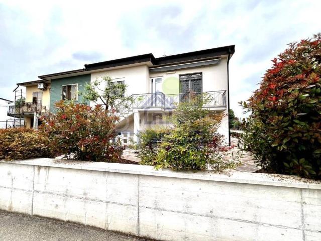 Villa bifamiliare in vendita a Calvatone via umberto I 115