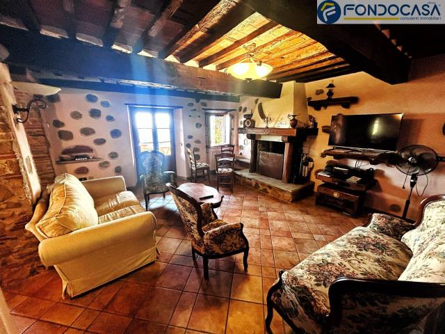 Villa bifamiliare in vendita a Camaiore