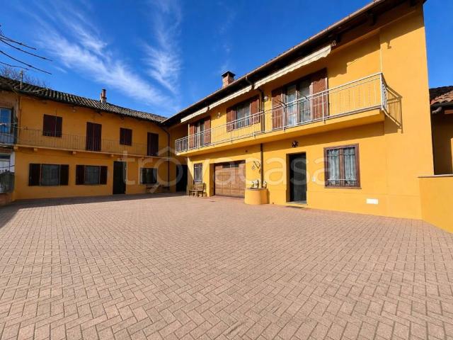 Villa bifamiliare in vendita a Canale corso Valpone