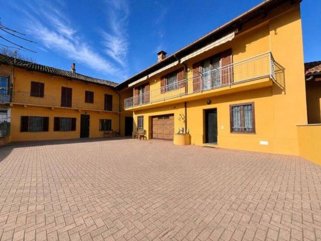 Villa bifamiliare in vendita a Canale