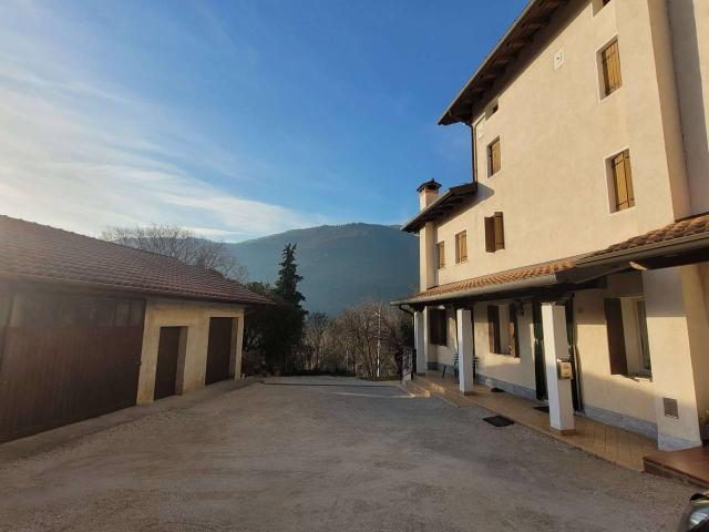 Villa bifamiliare in vendita a Caneva