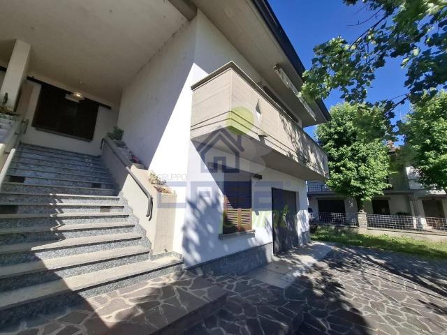 Villa bifamiliare in vendita a Caorso via enrico fermi