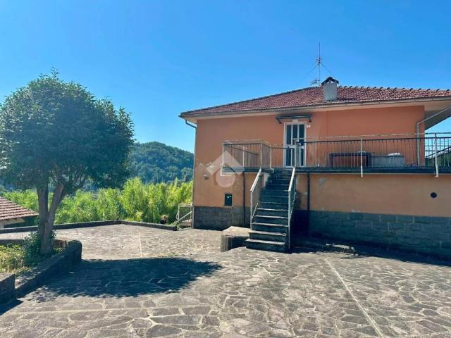 Villa bifamiliare in vendita a Carasco
