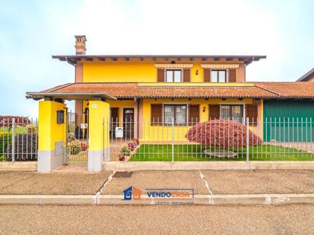 Villa bifamiliare in vendita a Carmagnola