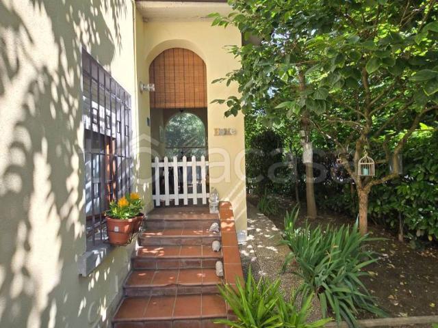 Villa bifamiliare in vendita a Correggio via Campagnola