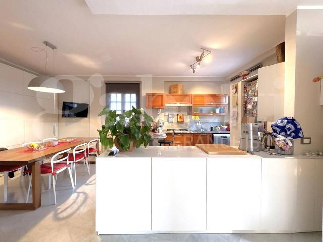 Villa bifamiliare in vendita a Carrara