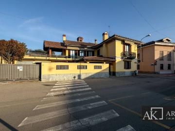 Villa bifamiliare in vendita a Casaleggio Novara