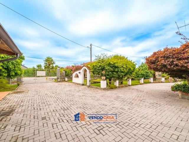Villa bifamiliare in vendita a Casalgrasso