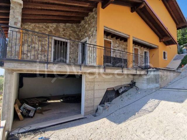 Villa bifamiliare in vendita a Castagnè, Mezzane di Sotto